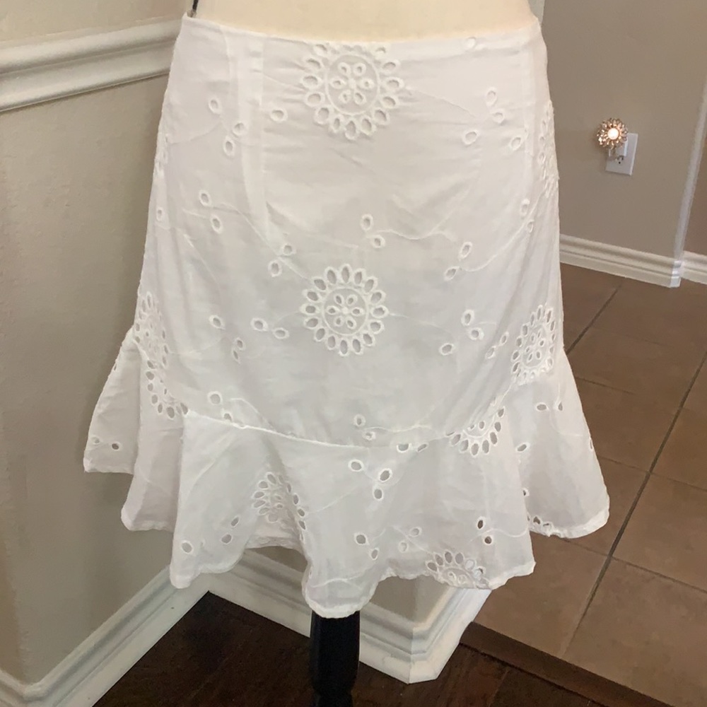 INTHEBEGINNING White eyelet ruffle mini skirt Size L